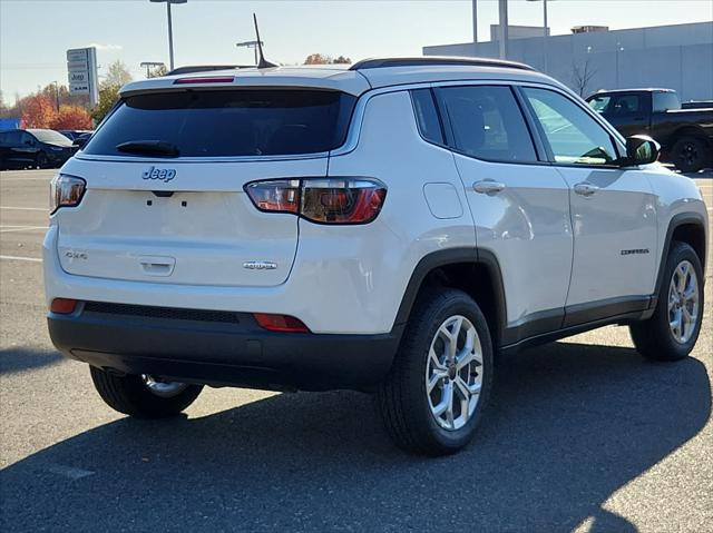 2025 Jeep Compass COMPASS LATITUDE 4X4
