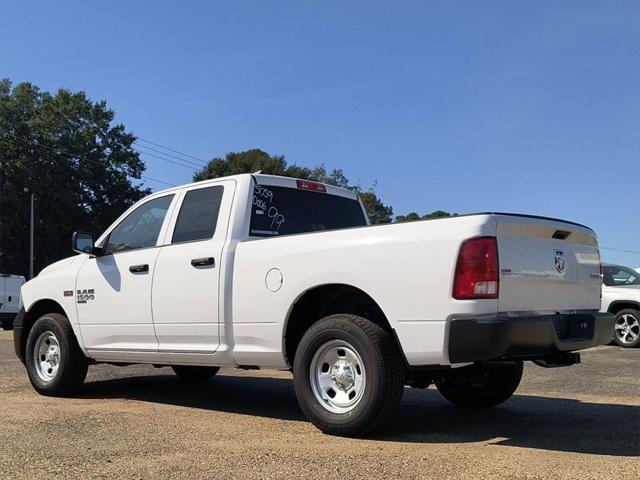 2024 RAM Ram 1500 Classic RAM 1500 CLASSIC TRADESMAN QUAD CAB 4X4 64 BOX