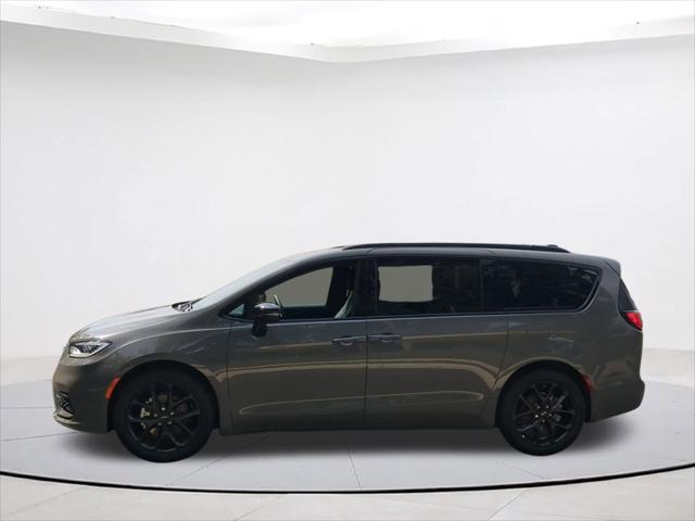 2024 Chrysler Pacifica PACIFICA TOURING L