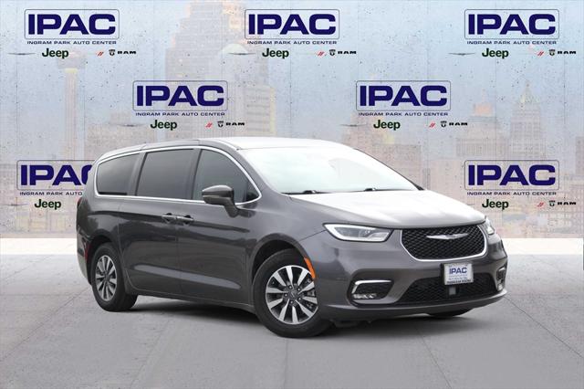 2022 Chrysler Pacifica Hybrid Touring L