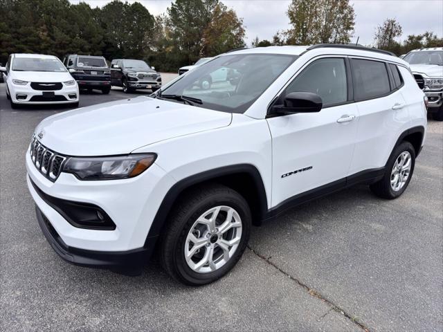 2025 Jeep Compass COMPASS LATITUDE 4X4