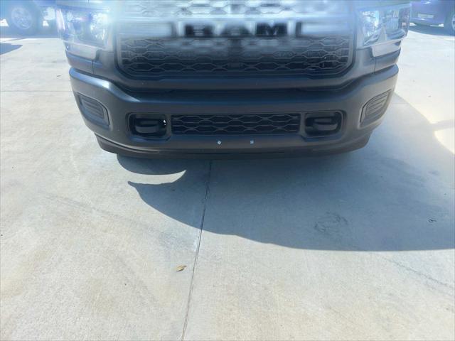 2024 RAM Ram 3500 Chassis Cab RAM 3500 TRADESMAN CREW CAB CHASSIS 4X4 60 CA