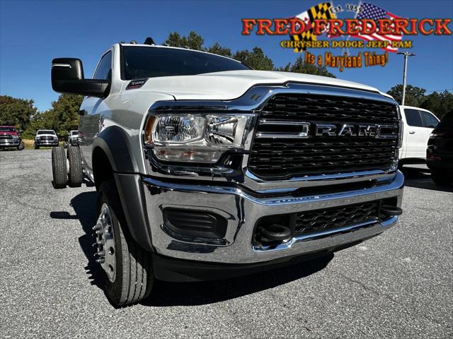 2024 RAM Ram 5500 Chassis Cab RAM 5500 SLT CHASSIS REGULAR CAB 4X4 108 CA