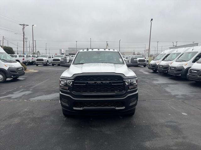 2024 RAM Ram 3500 Chassis Cab RAM 3500 TRADESMAN CHASSIS REGULAR CAB 4X4 84 CA