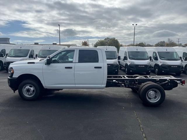 2024 RAM Ram 3500 Chassis Cab RAM 3500 TRADESMAN CREW CAB CHASSIS 4X4 60 CA