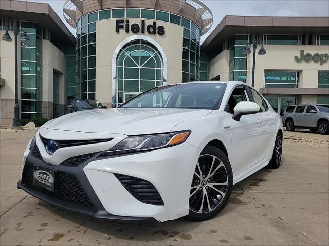 2020 Toyota Camry SE Hybrid