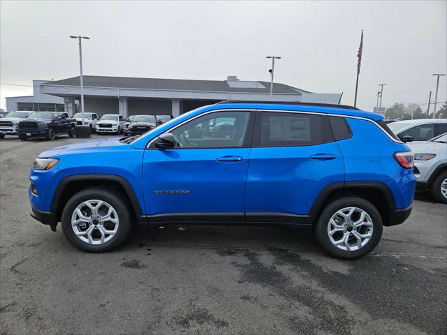 2025 Jeep Compass COMPASS LATITUDE 4X4