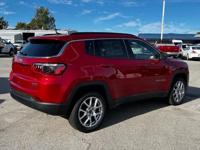 2025 Jeep Compass COMPASS LATITUDE 4X4
