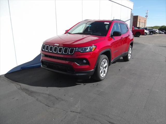 2025 Jeep Compass COMPASS LATITUDE 4X4