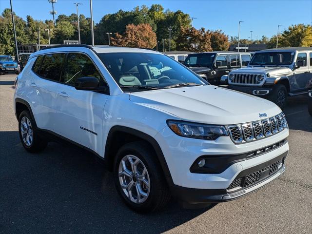 2025 Jeep Compass COMPASS LATITUDE 4X4
