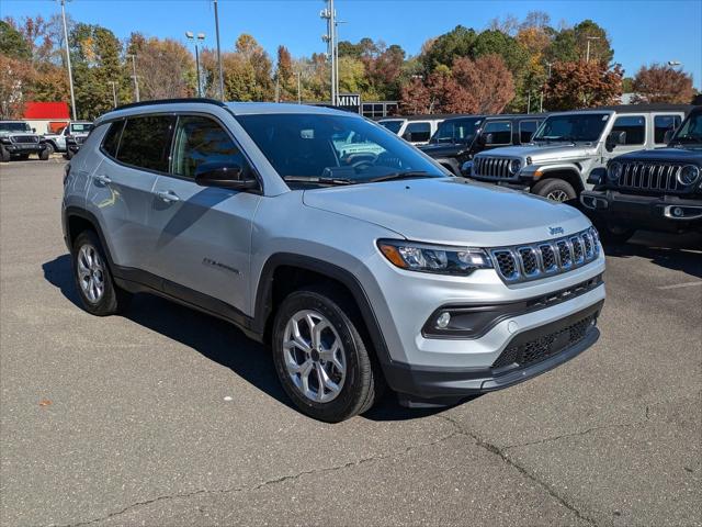 2025 Jeep Compass COMPASS LATITUDE 4X4