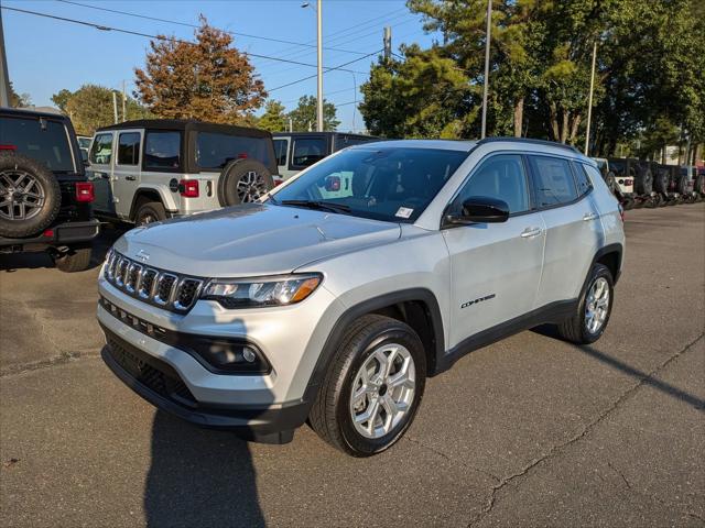 2025 Jeep Compass COMPASS LATITUDE 4X4
