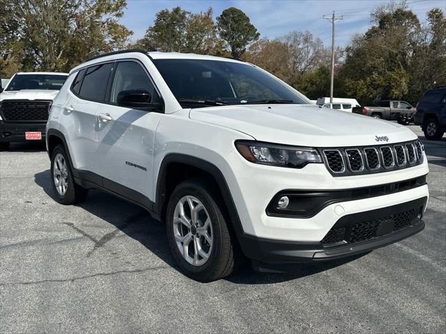 2025 Jeep Compass COMPASS LATITUDE 4X4