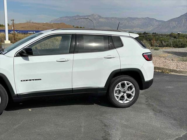 2025 Jeep Compass COMPASS LATITUDE 4X4