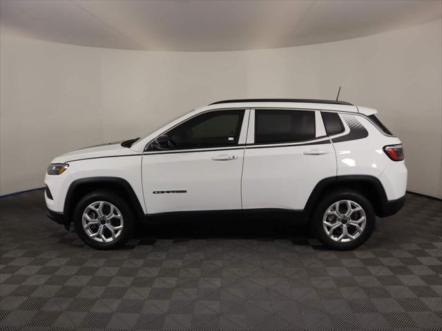 2025 Jeep Compass COMPASS LATITUDE 4X4