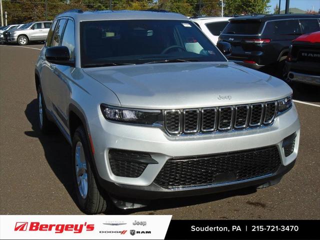 2025 Jeep Grand Cherokee GRAND CHEROKEE LAREDO X 4X4