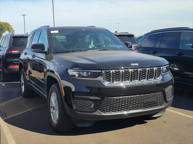 2025 Jeep Grand Cherokee GRAND CHEROKEE LAREDO X 4X4