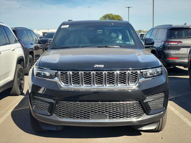 2025 Jeep Grand Cherokee GRAND CHEROKEE LAREDO X 4X4