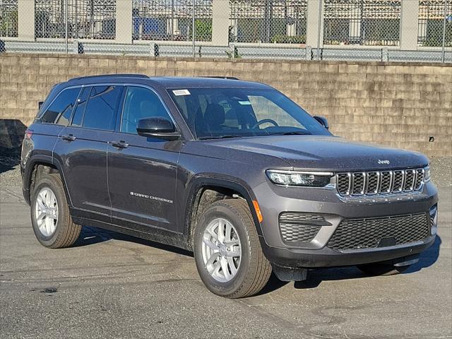 2025 Jeep Grand Cherokee GRAND CHEROKEE LAREDO X 4X4