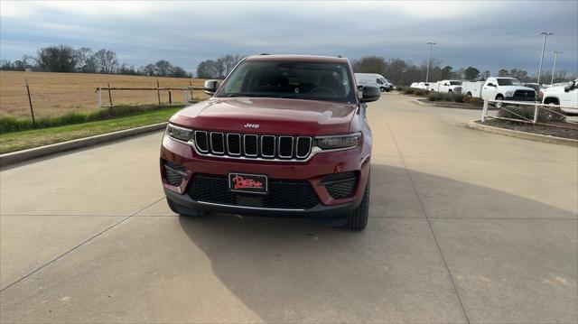 2023 Jeep Grand Cherokee Laredo 4x2