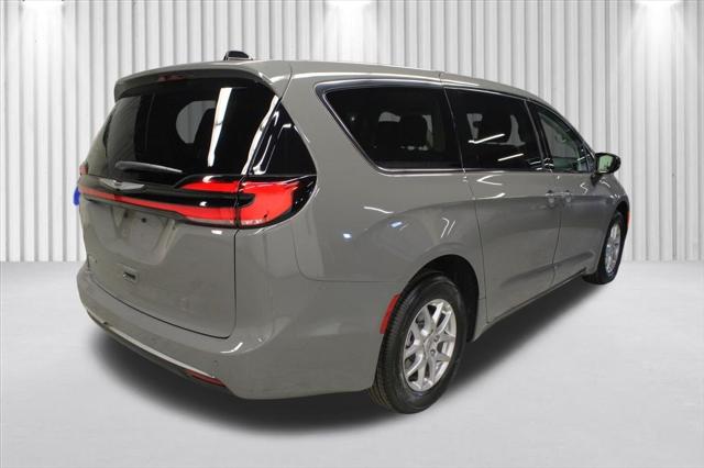 2024 Chrysler Pacifica PACIFICA TOURING L