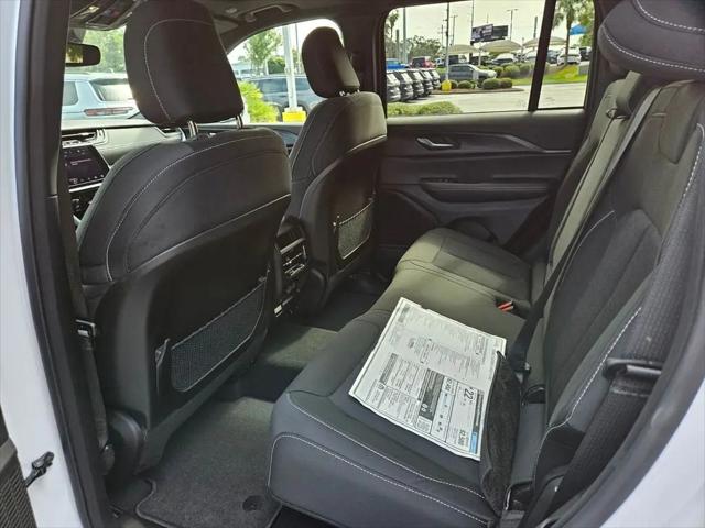 2024 Jeep Grand Cherokee Laredo X 4x2