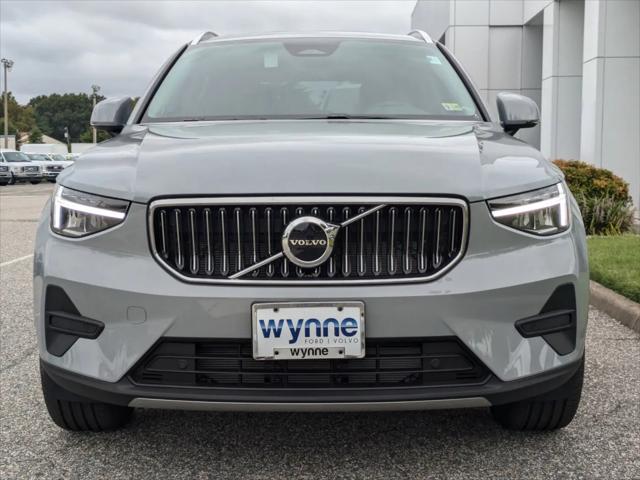2025 Volvo XC40 B5 Core Bright Theme