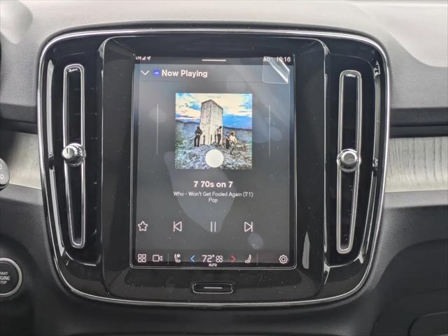 2025 Volvo XC40 B5 Core Bright Theme