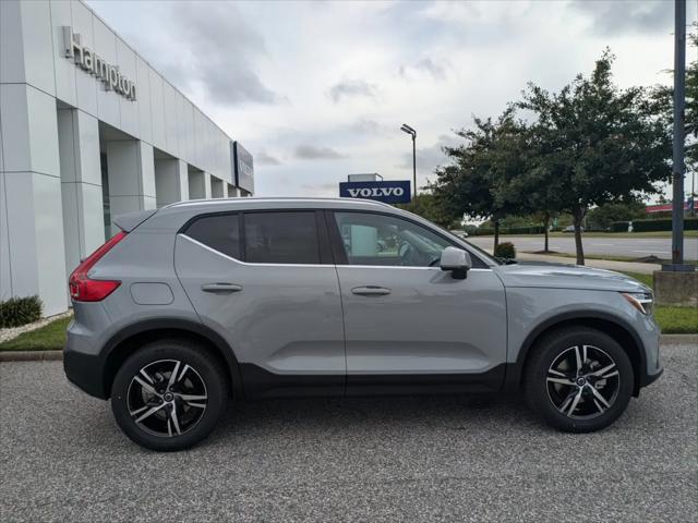 2025 Volvo XC40 B5 Core Bright Theme