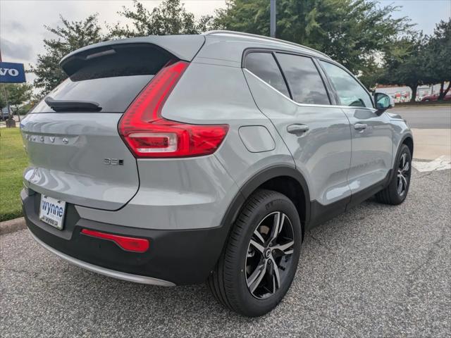 2025 Volvo XC40 B5 Core Bright Theme