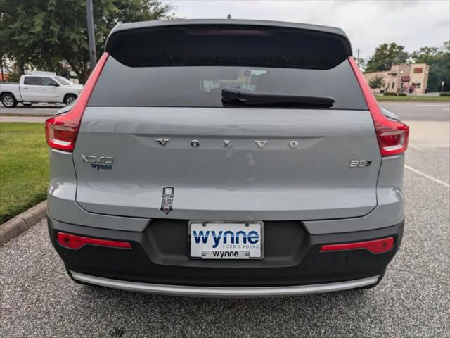 2025 Volvo XC40 B5 Core Bright Theme