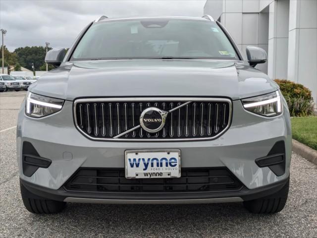 2025 Volvo XC40 B5 Core Bright Theme
