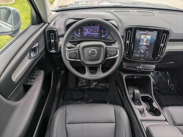 2025 Volvo XC40 B5 Core Bright Theme