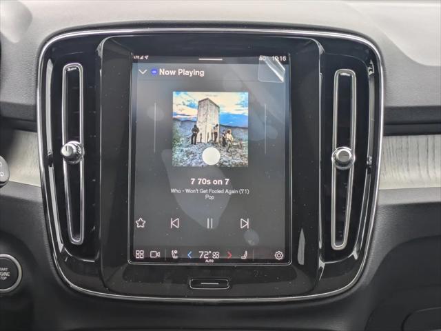 2025 Volvo XC40 B5 Core Bright Theme