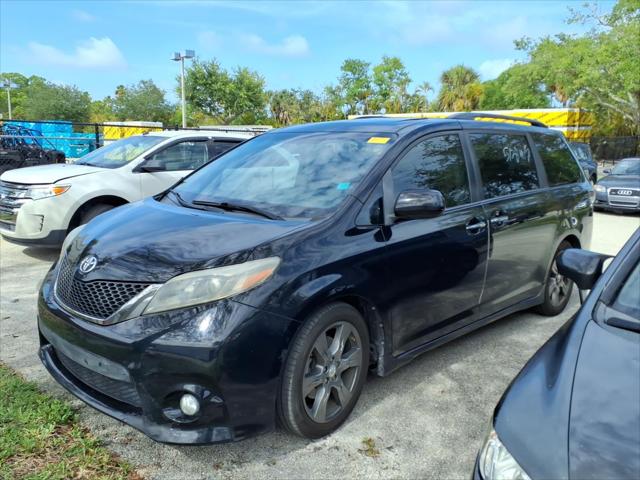2017 Toyota Sienna SE Premium 8 Passenger