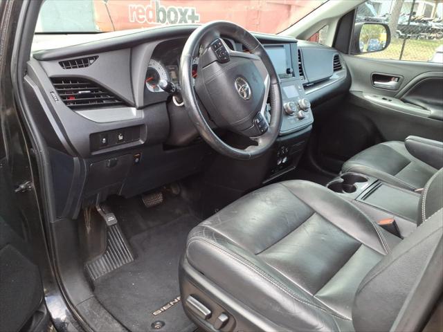 2017 Toyota Sienna SE Premium 8 Passenger
