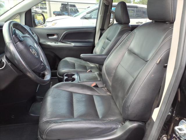 2017 Toyota Sienna SE Premium 8 Passenger