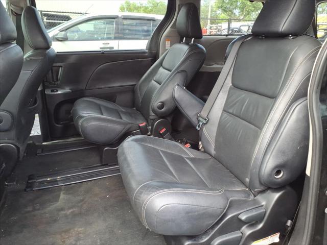 2017 Toyota Sienna SE Premium 8 Passenger