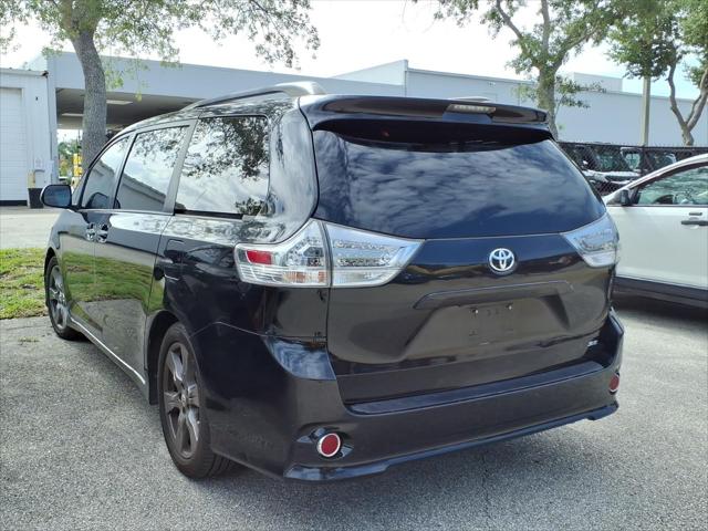 2017 Toyota Sienna SE Premium 8 Passenger