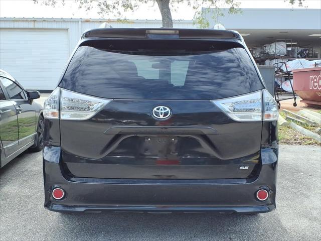 2017 Toyota Sienna SE Premium 8 Passenger