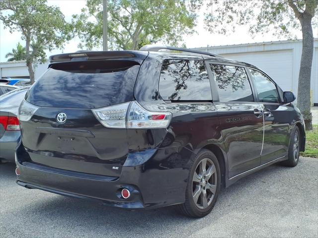 2017 Toyota Sienna SE Premium 8 Passenger