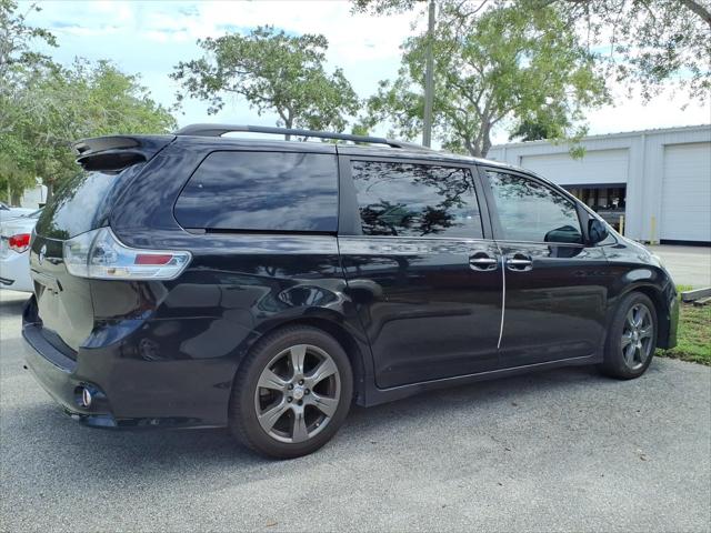 2017 Toyota Sienna SE Premium 8 Passenger