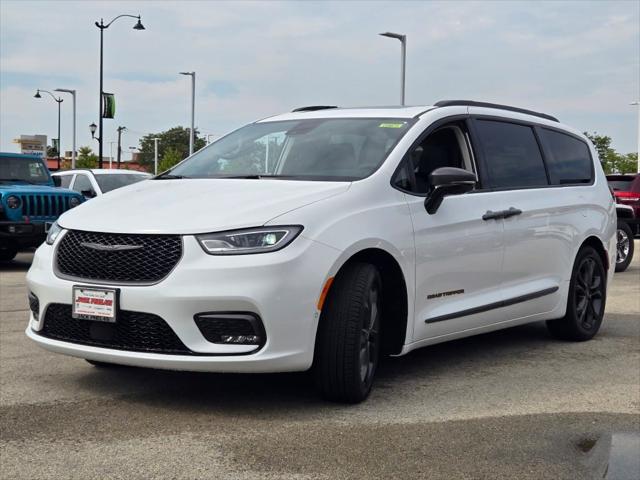 2024 Chrysler Pacifica PACIFICA TOURING L