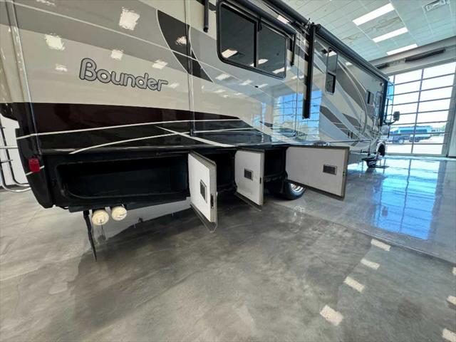2015 Ford F-53 Unknown