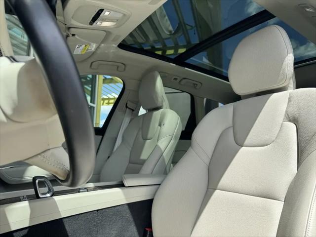 2022 Volvo XC60 B5 Momentum