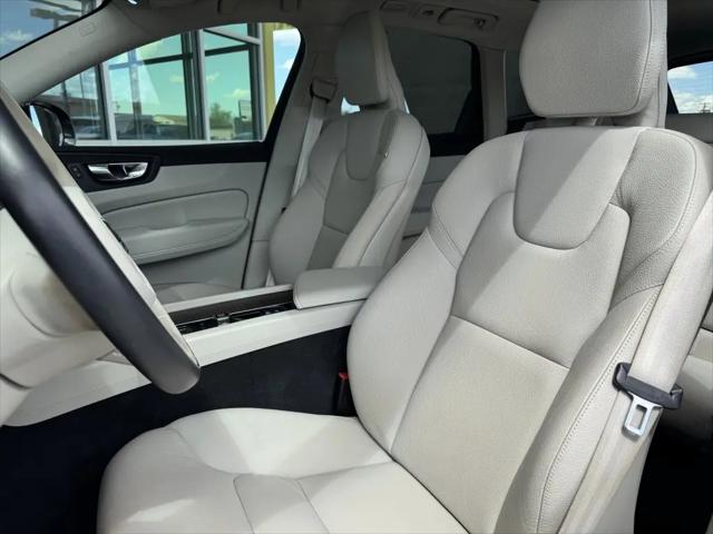 2022 Volvo XC60 B5 Momentum