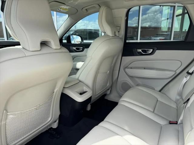 2022 Volvo XC60 B5 Momentum