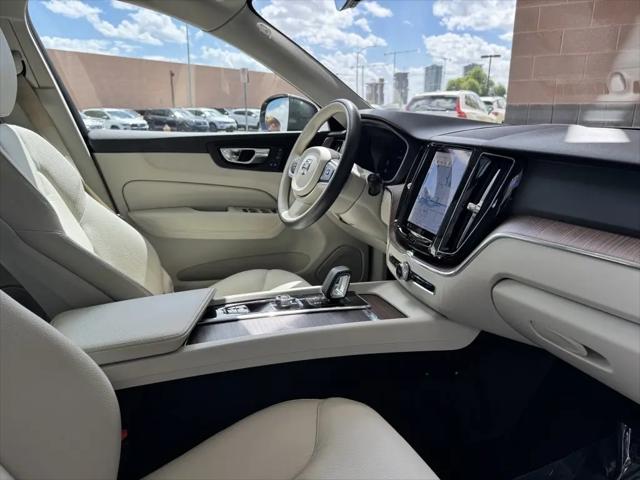 2022 Volvo XC60 B5 Momentum