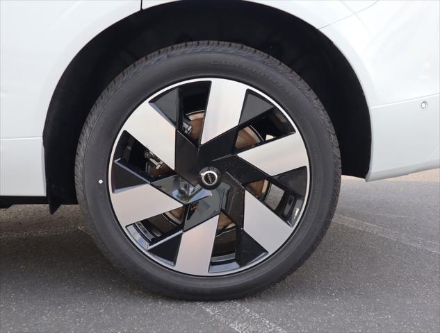 2025 Volvo XC60 Plug-In Hybrid Plus