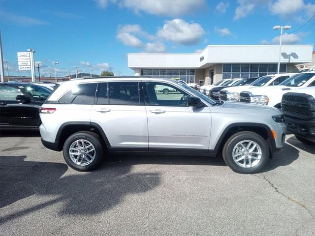 2025 Jeep Grand Cherokee GRAND CHEROKEE LAREDO X 4X4